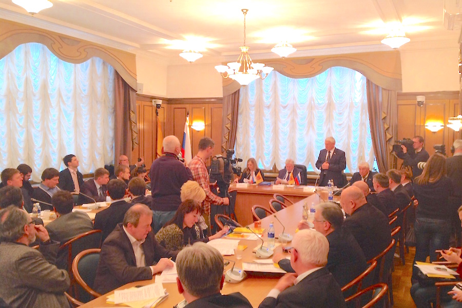 В Госдуме обсуждают введение двойных дипломов об образовании для ДНР и ЛНР