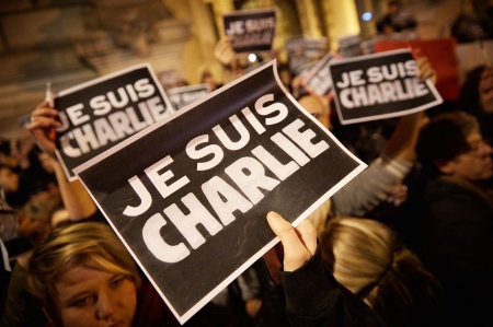 В Париже осквернили мемориал жертвам терактов в редакции Charlie Hebdo 