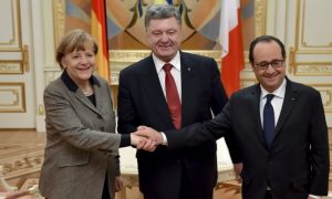 Москва будет следить за встречей Меркель, Олланда и Порошенко
