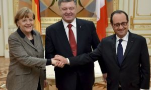 Накануне перемирия Порошенко поговорил с Меркель и Олландом