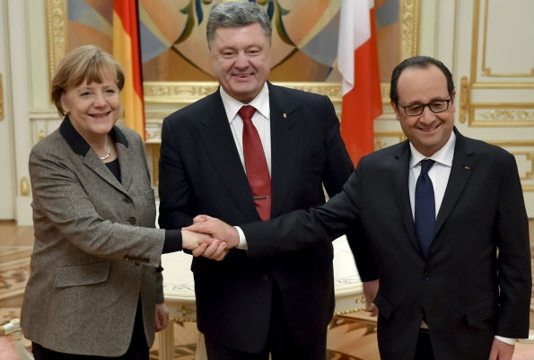 Накануне перемирия Порошенко поговорил с Меркель и Олландом 