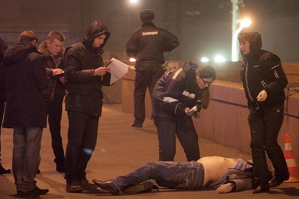 Возобновлено автомобильное движение на месте убийства Немцова 