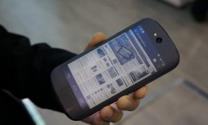 В США стартуют продажи российского YotaPhone 2