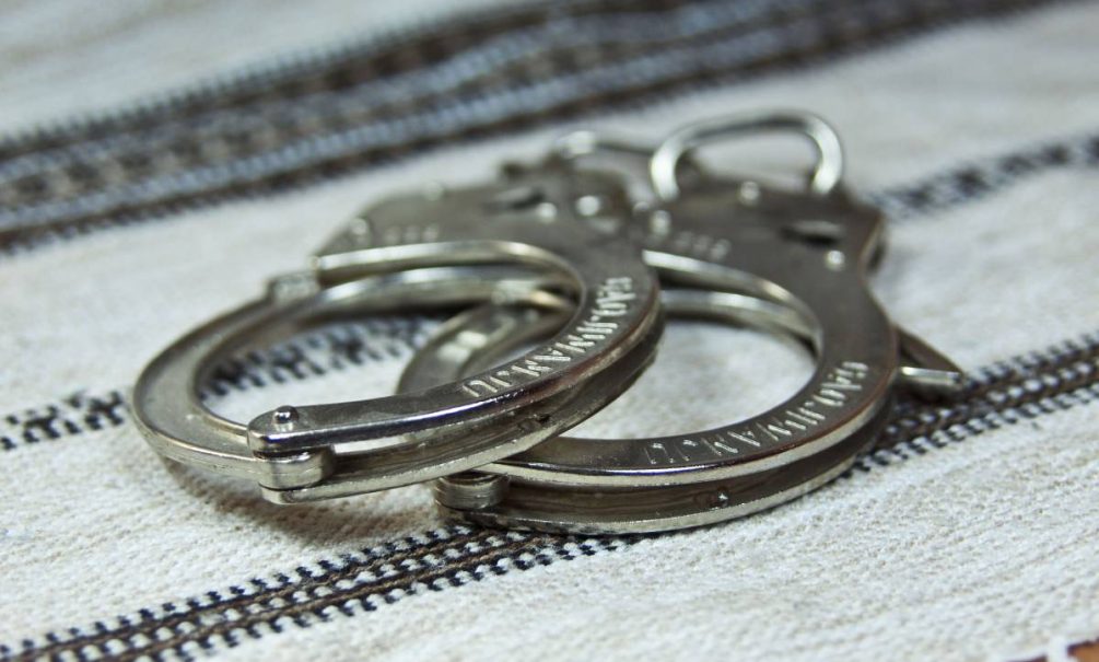 Полицейских арестовали за издевательства над женщиной в Мытищах 