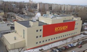 По делу липецкой фабрики “Рошен“ Петра Порошенко проверят налоговиков