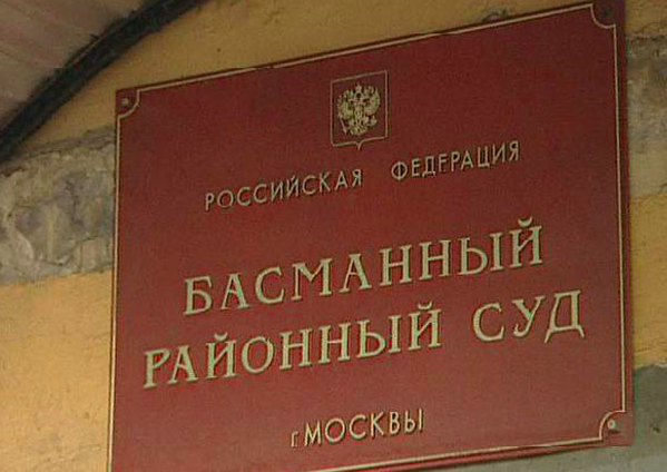 Подозреваемых в убийстве Немцова доставили в Басманный суд
