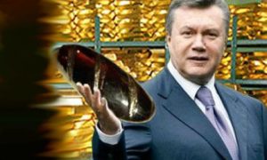 На Украине похитили золотой батон Януковича