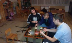 Пьяные мужчины устроили застолье в детском саду Челябинска