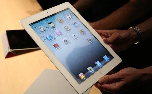 Apple отложила выпуск iPad с большим экраном до конца года 