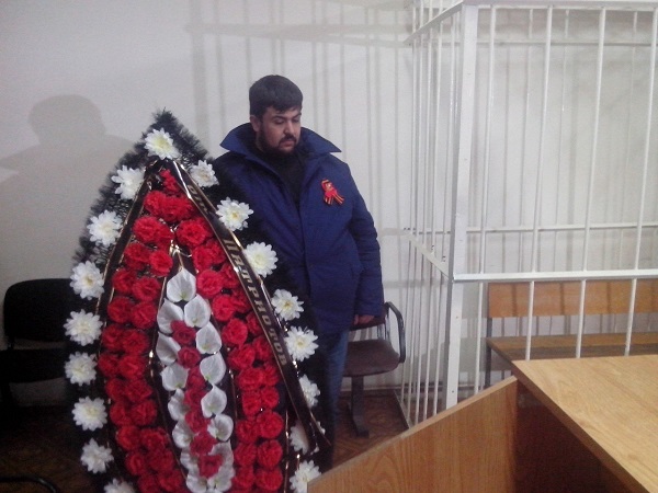 Коммуниста России оштрафовали за пикет в гробу