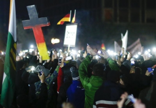 В Германии исламисты и европатриоты устроили беспорядки 
