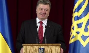 Порошенко радостно рассказал украинцам о болоте в Москве