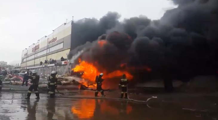 Количество жертв на пожаре в ТЦ 