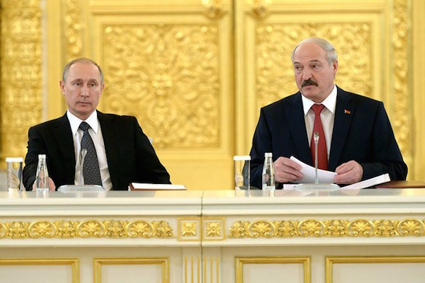 Лукашенко: только два государства трепетно относятся к Дню Победы