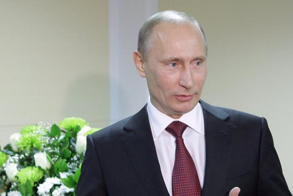 Владимир Путин поздравил женщин и рассказал об их нагрузке 