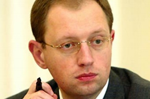Яценюк: Украина нуждается в новой конституции 