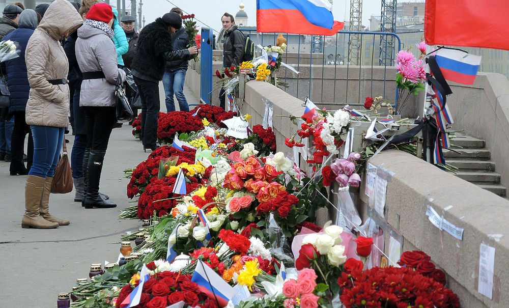Мэрии Москвы предложили увековечить место расстрела Бориса Немцова 
