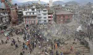 Число жертв землетрясения в Гималаях превысило 3,5 тысячи