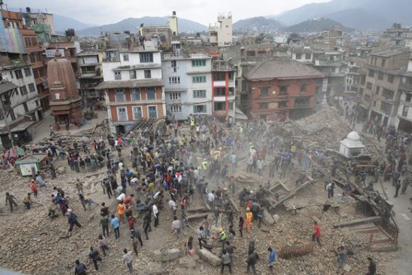 Число жертв землетрясения в Гималаях превысило 3,5 тысячи 