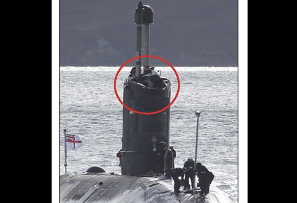 Британская подлодка врезалась в льдину во время слежки за российскими кораблями 