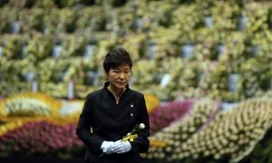 Президент Южной Кореи Пак Кын Хе дала указ поднять затонувший 