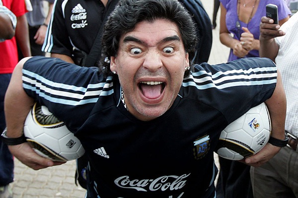 Диего Марадона избил стюарда на благотворительном футбольном матче 