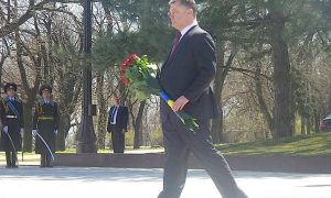 Порошенко в Одессе встретили криками 