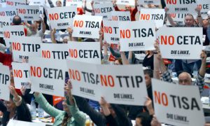 Сотни тысяч человек во всем мире протестуют против торгового соглашения ЕС и США