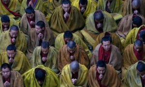 Китай обязал тибетских монахов читать коммунистическую прессу