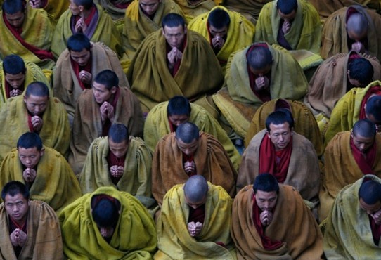 Китай обязал тибетских монахов читать коммунистическую прессу