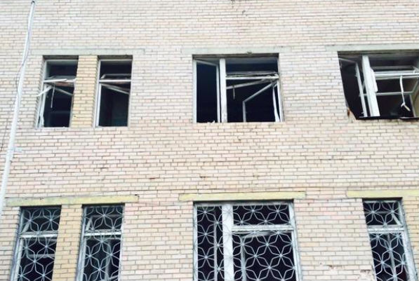Снаряд попал в больницу Донецка 