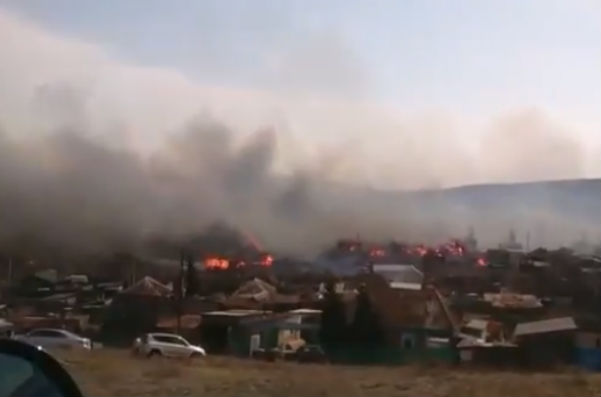 16 населенных пунктов горят в Хакасии 