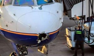 Молния пробила дыру в пассажирском Boeing 757