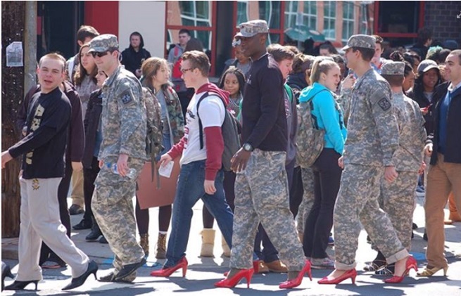 Бригадный генерал США заставила кадетов надеть красные туфельки на шпильках 