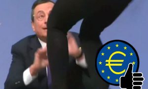 В ходе конференции активистка запрыгнула на стол и осыпала конфетти главу ЕЦБ