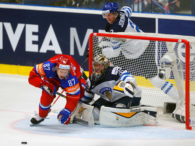 Российские хоккеисты проиграли финнам и попали на шведов 