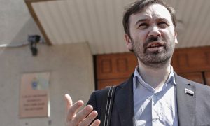 Лишать Илью Пономарева мандата депутаты начнут в июне