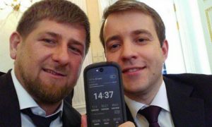 Кадыров и министр связи Никифоров сделали селфи с YotaPhone
