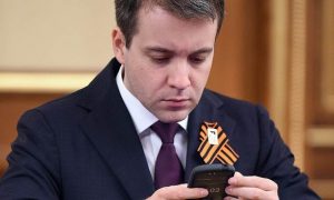 Министр связи: YotaPhone пока не готов продаваться в магазине