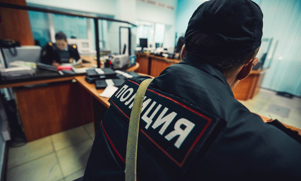 В Петербурге врачи скорой набросились на полицейских с электрошокером 
