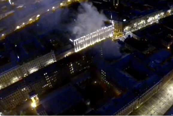 Девять человек пострадали при крупном пожаре в центре Петербурга 