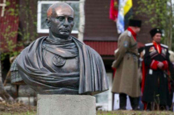 В России появился памятник Путину в образе римского императора