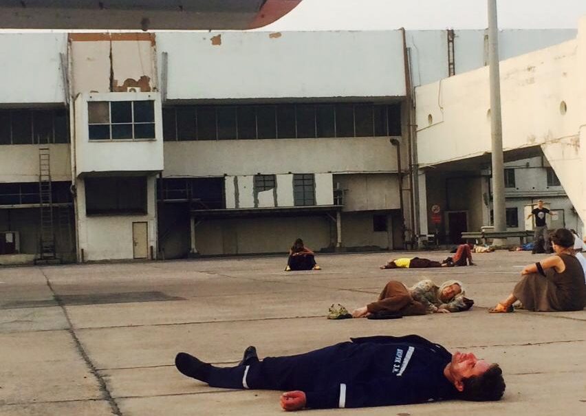 Главный спасатель Украины лег спать на взлетной полосе аэропорта Дели 