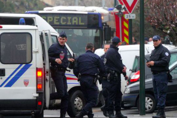 Исламисты с флагом ИГИЛ устроили теракт на химзаводе во Франции: есть жертвы 