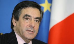 Экс-премьер Франции отругал новое правительство за решение не отдавать 