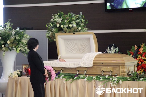 Фото похорон жанн. Похороны Жанны Фриске в гробу. Похороны Жанны Фриске фото в гробу.