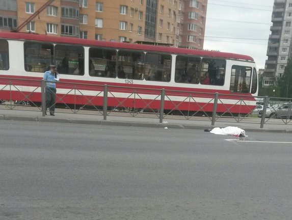 Полицейский УАЗ насмерть сбил человека в Санкт-Петербурге 