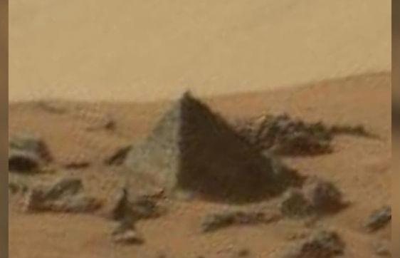 NASA обнаружило загадочную пирамиду на Марсе 