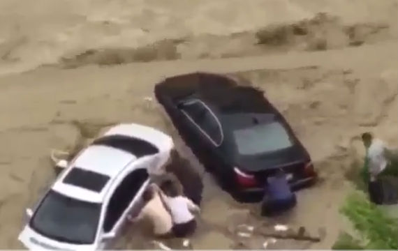 В Сети опубликовано видео потопа в Сочи