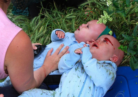 Младенцы-близнецы едва не погибли под колесами машины в Севастополе 
